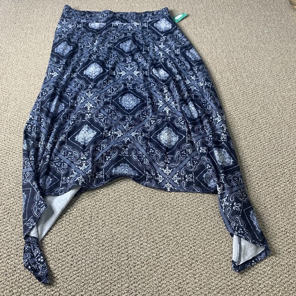 Maurices Womens Skirt Size Large Blue‎ Paisley Print Sharkbite Hem Maxi Unlined - Picture 1 of 9